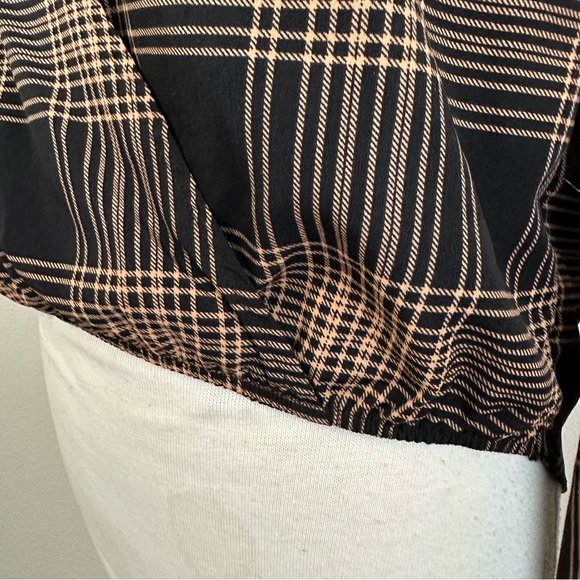 Vacate The Label Plaid Tan Black Top Wrap Sz Small - Picture 8 of 12